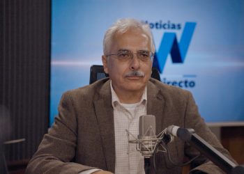 El ingeniero mecánico Carlos Paredes compartió los beneficios ambientales del combustible E10. (Foto: Celso Santizo)