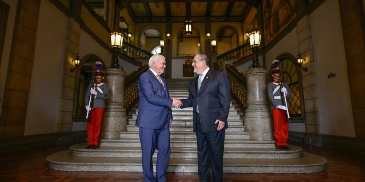 Presidente Bernardo Arévalo junto a su homólogo de Alemania. / Foto: SCSP.