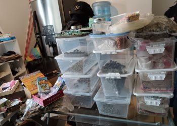 Las autoridades reportaron el decomiso de un millón 295 mil 370 quetzales en efectivo, además de una amplia lista de evidencias. / Fotos: PNC