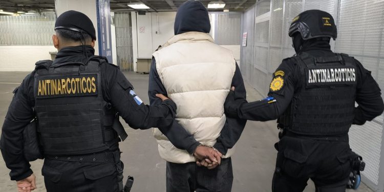 Las autoridades reportaron la captura de cinco personas, además de la remisión de un menor de 16 años / Foto: PNC