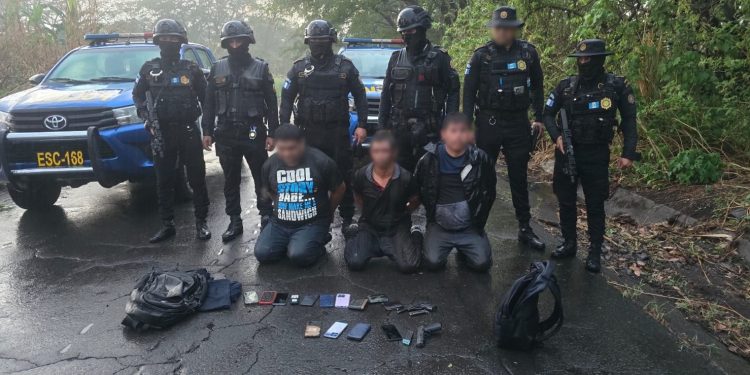 Capturados tras persecución en una finca de Escuintla. / Foto: PNC.