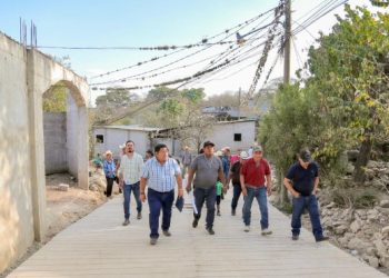 Verifican avances en proyecto de mejoramiento de calle en aldea Maraxco, Chiquimula