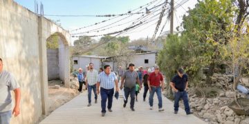 Verifican avances en proyecto de mejoramiento de calle en aldea Maraxco, Chiquimula