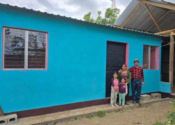 Familias de Quiché reciben sus nuevas viviendas./Foto: Fopavi.