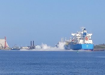 Controlan fuga de gas en puerto Quetzal. / Foto: Mindef.