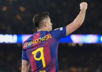 Lewandoswki supera récord histórico de Messi en la Champions League
