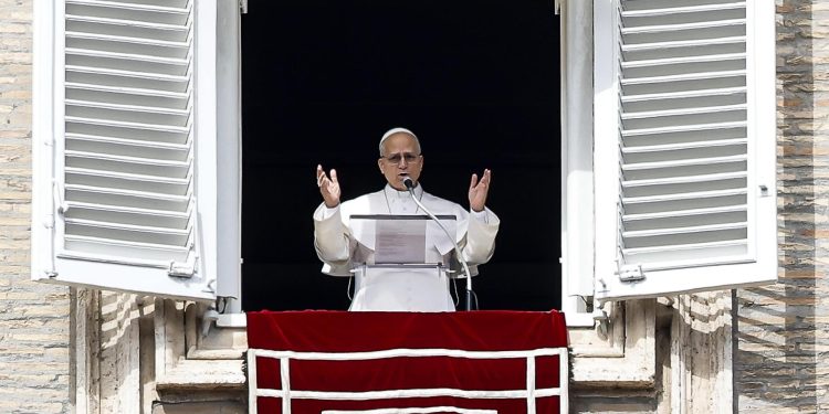 El papa León XIV instó a detener el conflicto bélico en Oriente Medio y usar la diplomacia. / Foto: EFE.
