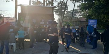 Mides instala comedor social móvil para atender a familias afectadas por un incendio en zona 7