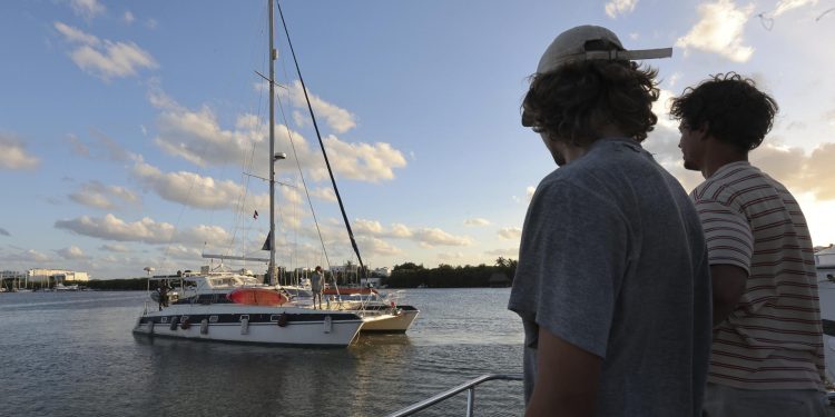 Embarcación 'Tiger Moth', que zarpó desde México con ayuda humanitaria hacia Cuba. / Foto: EFE.