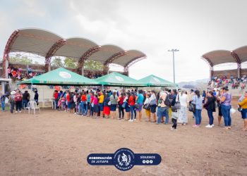 Entregan 500 estufas mejoradas a familias de Conguaco, Jutiapa