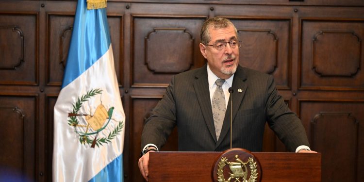 El presidente Bernardo Arévalo hace llamado a los diputados para que eligan con dignidad a magistrado de la Corte de Constitucionalidad.