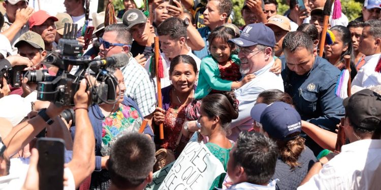 Presidente resalta avances en la rehabilitación de vías para conectar comunidades y propiciar oportunidades económicas en la Zona Reina de Quiché