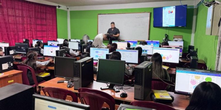 SIT instala internet en centros educativos públicos./Foto: CIV.