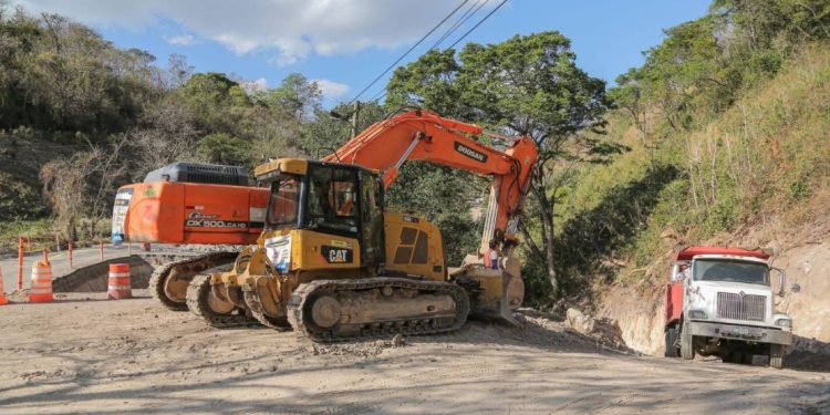 Avanza mejoramiento vial hacia la Frontera Anguiatú en Chiquimula