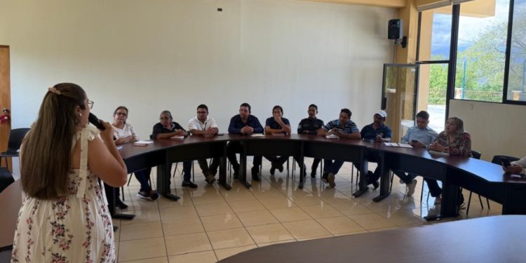 Desarrollan taller para mejorar la atención ciudadana en Zacapa