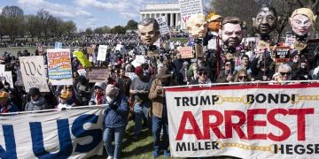 Comienzan las mayores protestas de ‘No Kings’ contra Trump, la guerra en Irán y el ICE