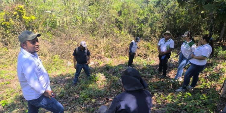 Dan seguimiento a proyectos de saneamiento en Raxruhá, Alta Verapaz