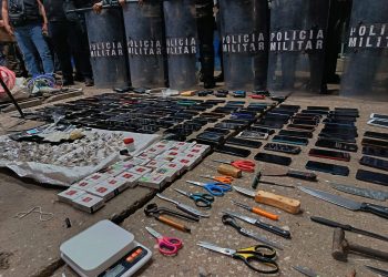 Autoridades realizaron una requisa en Pavoncito, Fraijanes, donde decomisaron celulares, droga y diversos objetos prohibidos. / Foto: Ejército