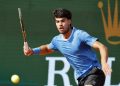 Carlos Alcaraz en su enfrentamiento contra Valentin Vacherot. / Foto: EFE.