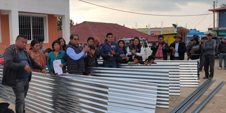 Entregan materiales para la construcción de techos mínimos en Concepción Tutuapa, San Marcos