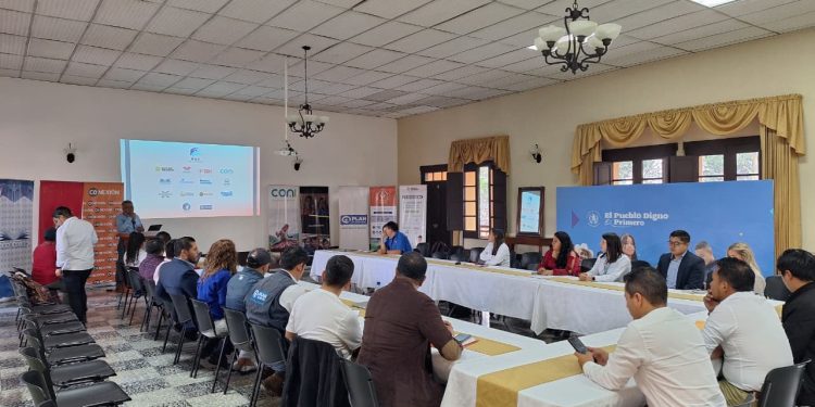 Alta Verapaz fortalece la coordinación educativa con presentación del plan estratégico