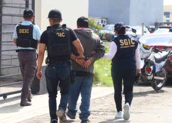 PNC captura a presuntos coyotes en allanamientos en Cajolá, Quetzaltenango