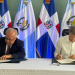 El canciller Carlos Ramiro Martínez y su homólogo dominicano, Roberto Álvarez, firman el Foro Político-Empresarial.