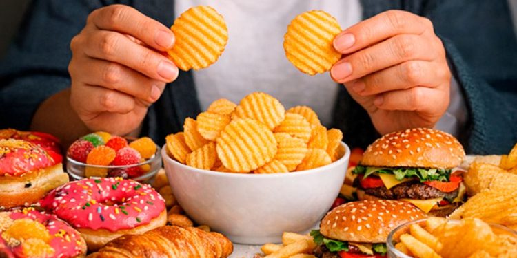 El consumo de alimentos ultraprocesados causa daños en músculos de manera independiente a actividad física.