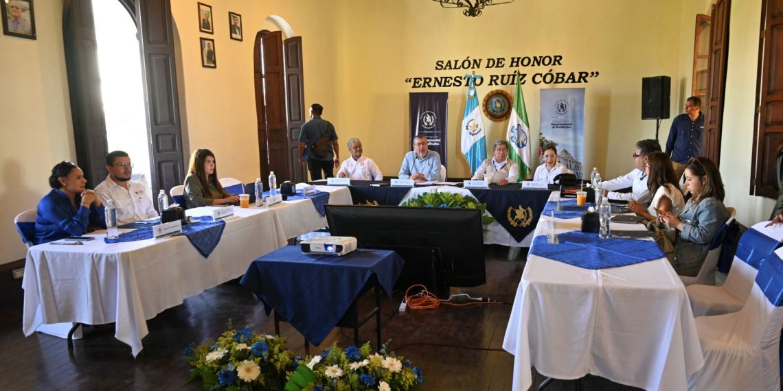 El presidente Bernardo Arévalo se reúne con autoridades locales de Retalhuleu para instalar el Gobierno Departamental.