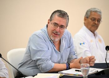 El presidente Bernardo Arévalo, durante reunión con alcaldes de Retalhuleu.