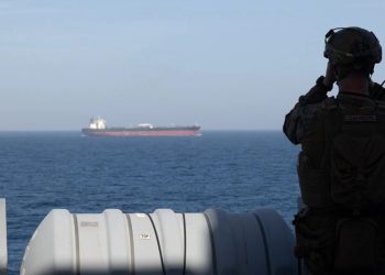 Estados Unidos mantiene bloqueo contra Irán en el estrecho de Ormuz, a pesar de alto el fuego indefinido.