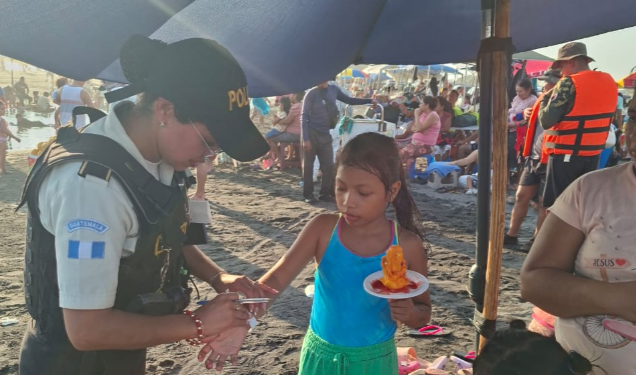 Agentes de la PNC brindan seguridad en distintos puntos del país./Foto: PNC.
