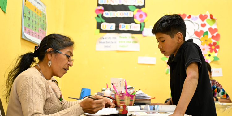Mineduc invita a docentes a participar en Certamen Literario Entre Voces y Letras. (Foto: archivo)