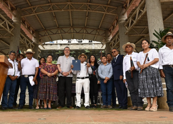 Firma de agenda territorial en Alta Verapaz.