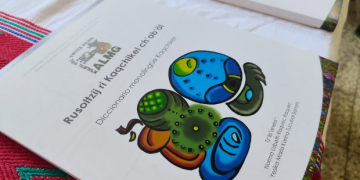 Presentan diccionario monolingüe de "kaqchikel". / Foto: ALMG.
