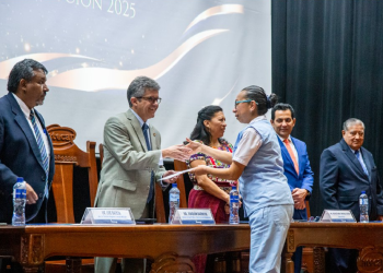 Gradúan a la primera promoción de auxiliares de enfermería en el Intecap. (Foto: MSPAS)