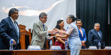 Gradúan a la primera promoción de auxiliares de enfermería en el Intecap. (Foto: MSPAS)