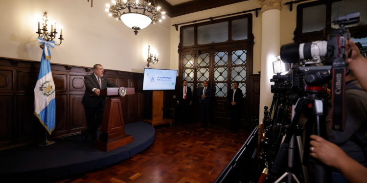 Presidente Bernardo Arévalo en La Ronda.