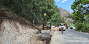 Avanza la ampliación de la carretera CA-8 Oriente, que comunica El Molino, Oratorio y Valle Nuevo Frontera. (Foto: CIV)
