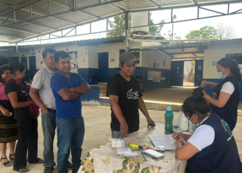 Durante el fin de semana los equipos de salud aplicaron cinco mil 604 dosis de la vacuna contra el sarampión. (Foto: MSPAS)