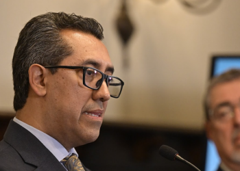 Ministro de Finanzas compartió la línea de trabajo para la ejecución del subsidio a los combustibles. (Foto: Álvaro Interiano)