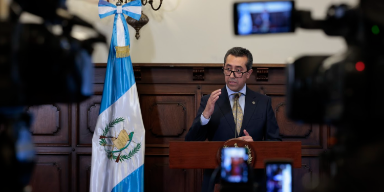 Ministro de Finanzas Públicas, Jonathan Menkos.