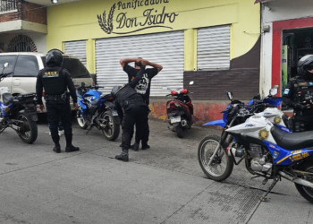 PNC realizando operativos de revisión e identificación. / Foto: PNC