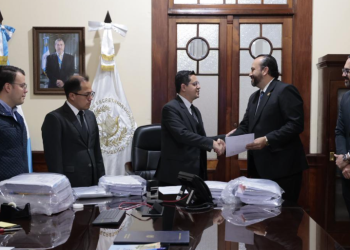 Recepción de expedientes de aspirantes a fiscal general 2026-2030. / Foto: Alex Jacinto