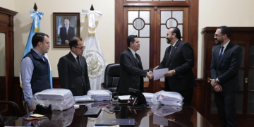 Recepción de expedientes de aspirantes a fiscal general 2026-2030. / Foto: Alex Jacinto