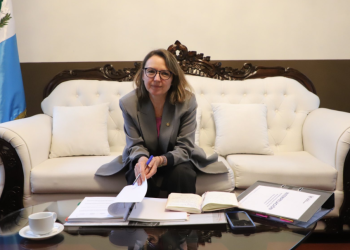 Ministra Patricia Orantes brindó detalles sobre la licencia ambiental cancelada a la Universidad de San Carlos de Guatemala. (Foto: Marn)