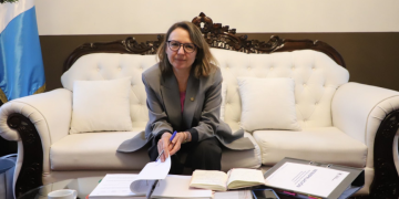 Ministra Patricia Orantes brindó detalles sobre la licencia ambiental cancelada a la Universidad de San Carlos de Guatemala. (Foto: Marn)