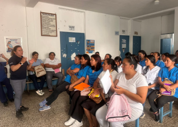Promotores comunitarios se forman para acercar los servicios de salud a sus comunidades. (Foto: Gobernación Retalhuleu)