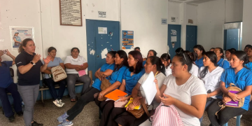 Promotores comunitarios se forman para acercar los servicios de salud a sus comunidades. (Foto: Gobernación Retalhuleu)