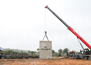 Instalación de la primera piedra de la cárcel El Triunfo. / Foto: Byron de la Cruz.